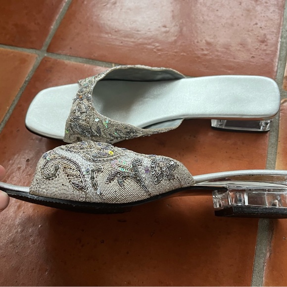 Beautiful Sandals - Picture 4 of 5